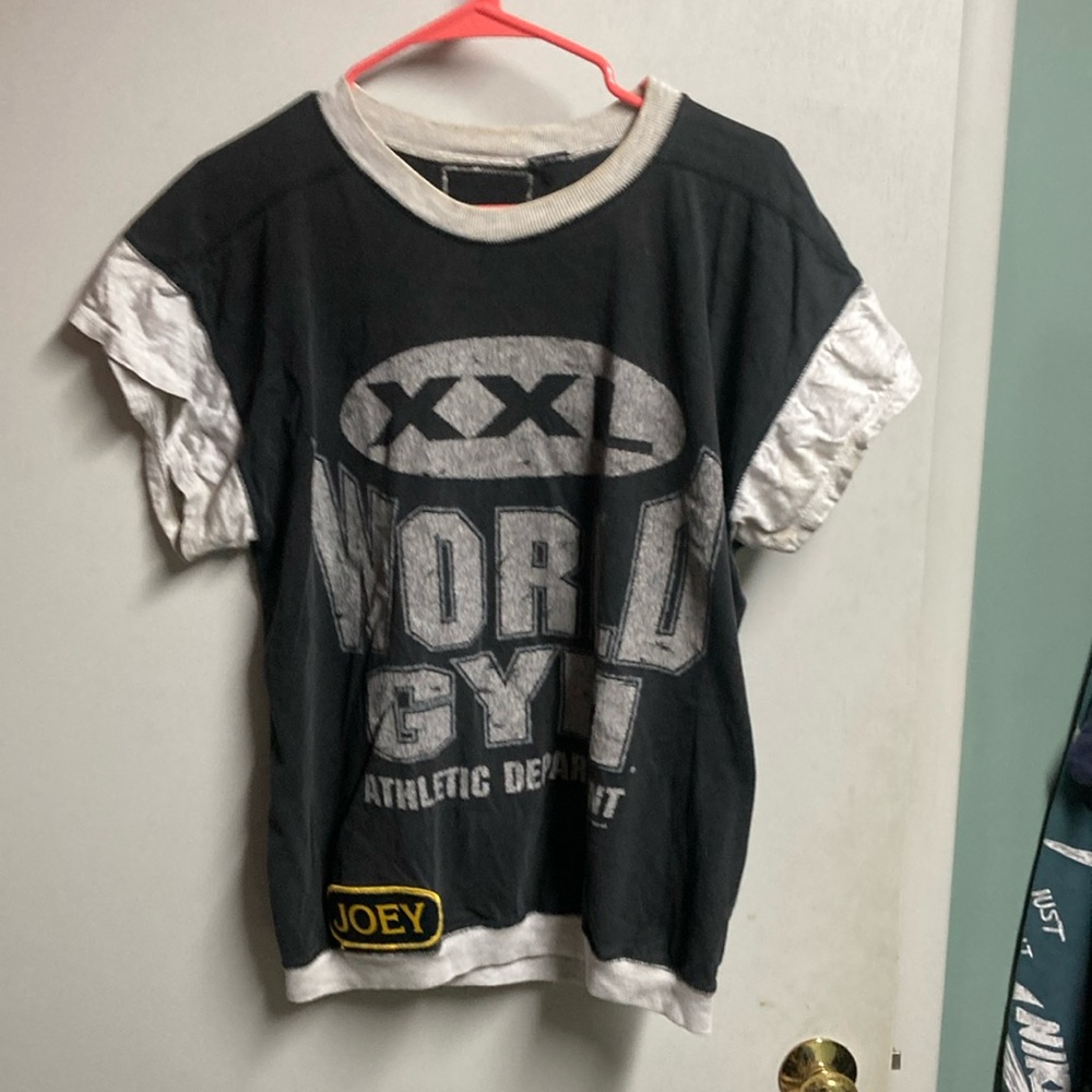Distressed 1994 Worlds Gym Tee Shirt Size Medium